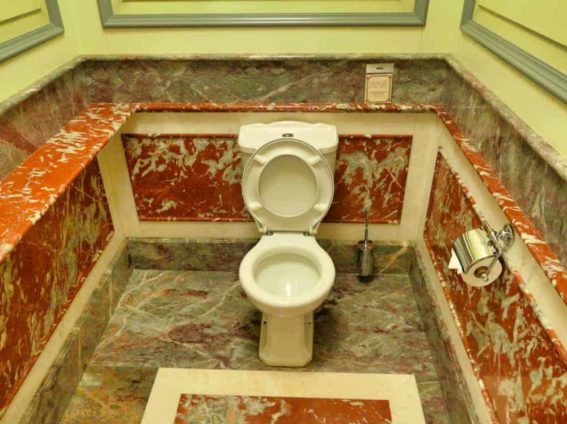Historische Toilette GUM Moskau Bild 011